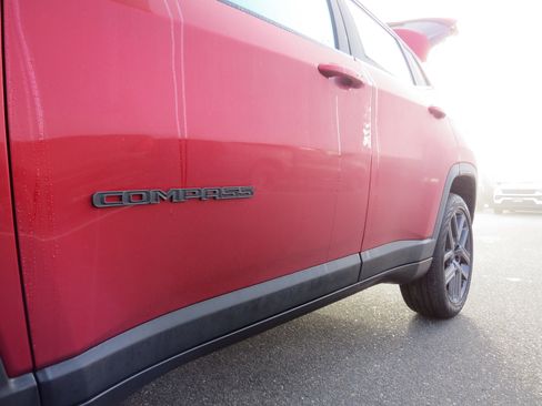 New 2026 Jeep Compass Latitude image 13