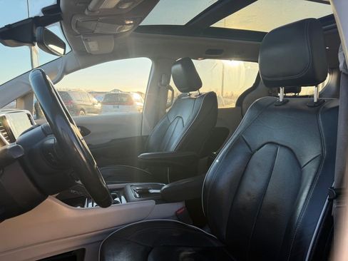 Used 2022 Chrysler Pacifica Limited image 20