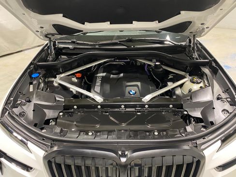 Used 2025 BMW X7 xDrive40i w/ M Sport Package image 31