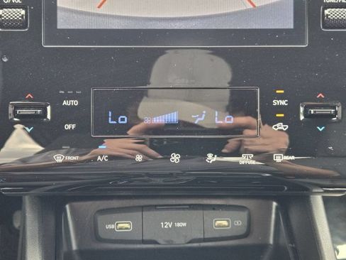Certified 2024 Hyundai Santa Cruz SEL FWD image 18