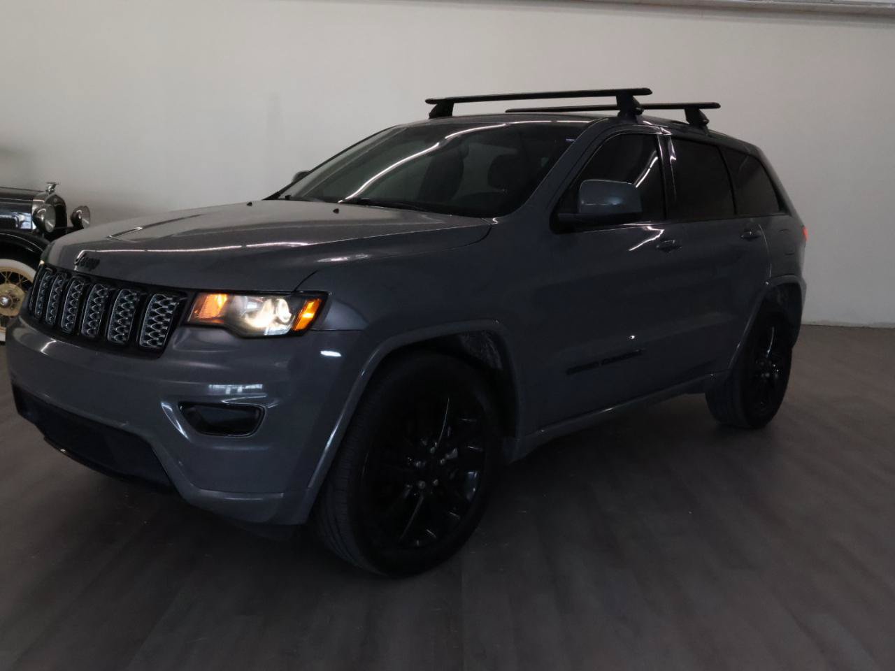 Used 2020 Jeep Grand Cherokee Altitude RWD image 5
