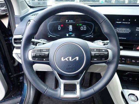 Certified 2025 Kia Sportage EX w/ EX Premium Package AWD/4WD image 24