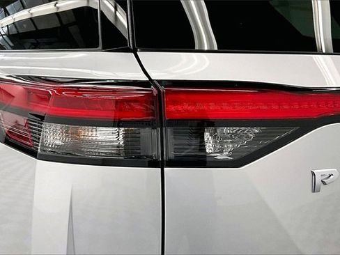 New 2025 Nissan Pathfinder S image 17