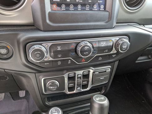 Used 2023 Jeep Wrangler Willys image 25