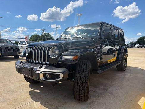 Used 2021 Jeep Wrangler Unlimited Sahara w/ Cold Weather Group AWD/4WD image 2