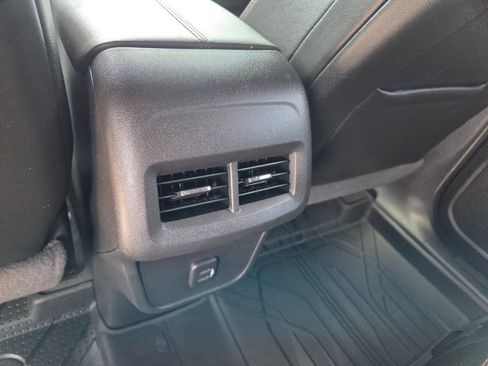 Used 2023 Chevrolet Equinox RS FWD image 7