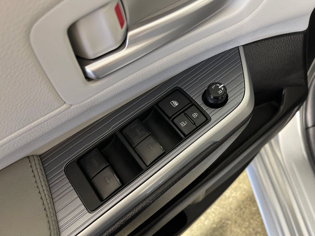 Certified 2025 Toyota Sienna XLE FWD image 16