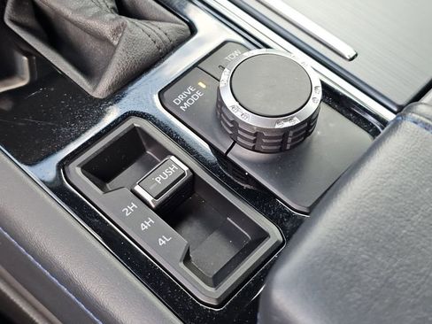 Used 2022 Toyota Tundra Platinum AWD/4WD image 11