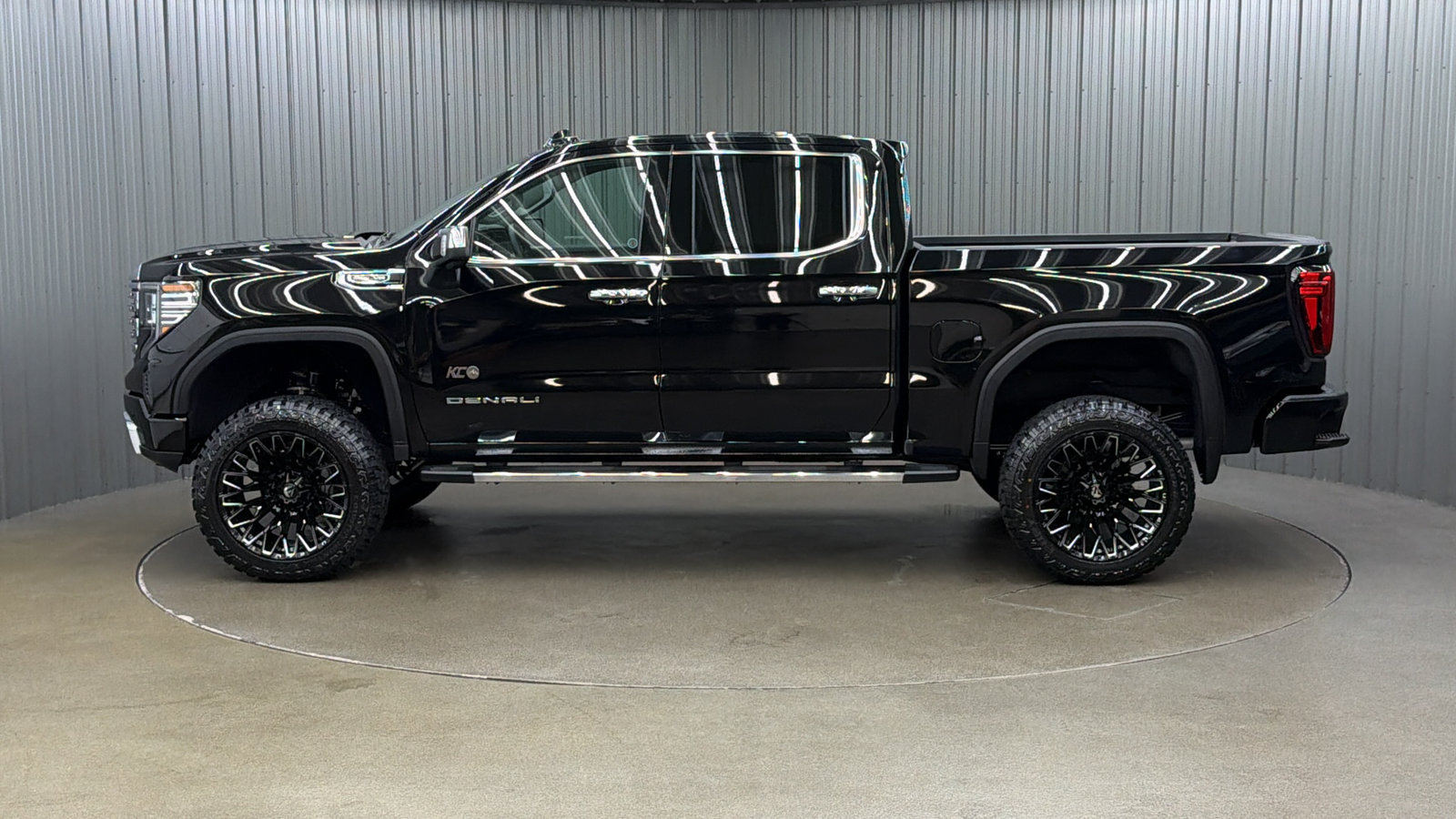 Used 2026 GMC Sierra 1500 Denali w/ Technology Package AWD/4WD image 2