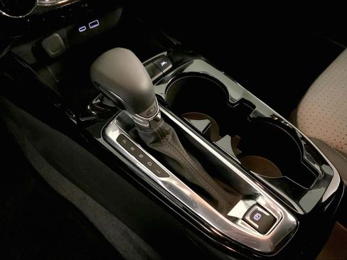 Used 2025 Chevrolet Trax LT w/ LT Convenience Package image 17