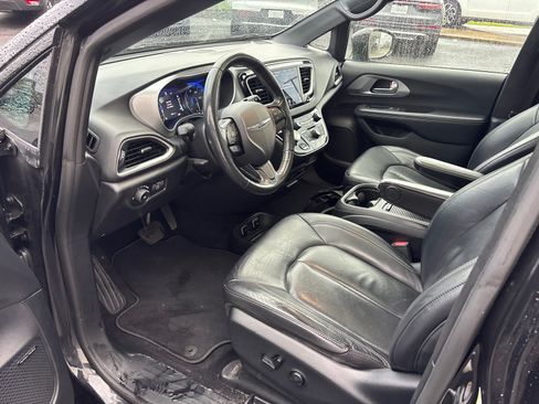 Used 2020 Chrysler Pacifica Touring-L Plus FWD image 24