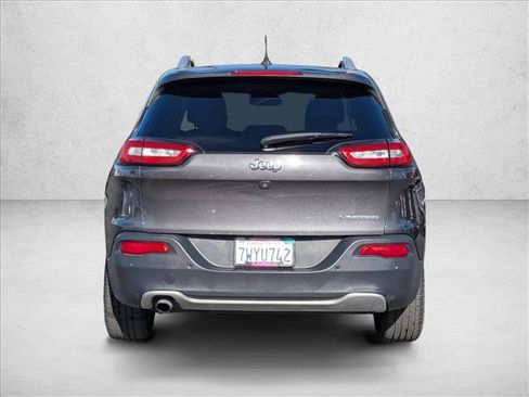 Used 2017 Jeep Cherokee Limited FWD image 7