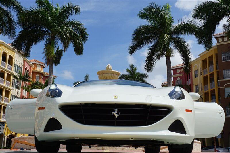 Used 2017 Ferrari California T RWD image 32