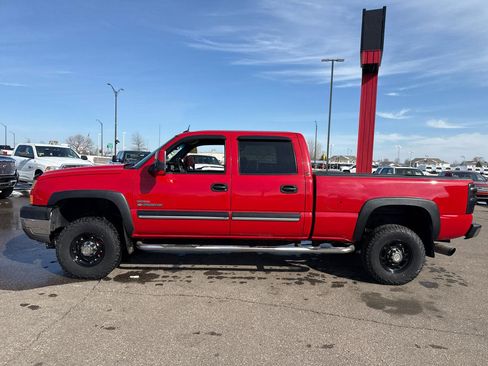 Used 2005 Chevrolet Silverado 2500 LT w/ Heavy-Duty Power Package image 2