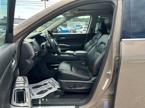 Used 2023 Nissan Pathfinder Platinum AWD/4WD image 14