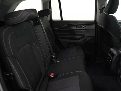 Used 2023 Jeep Grand Cherokee Laredo X AWD/4WD image 12