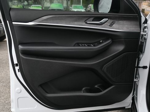 Used 2025 Jeep Grand Cherokee Limited w/ Black Appearance Package image 29