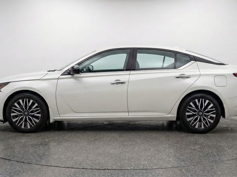 Used 2025 Nissan Altima 2.5 SV image 5