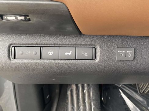 Used 2026 Nissan Pathfinder Platinum w/ Accent Package AWD/4WD image 18