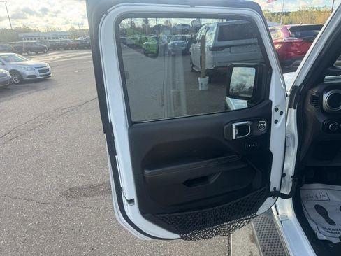 Used 2021 Jeep Wrangler Unlimited Sahara w/ Dual Top Group AWD/4WD image 15