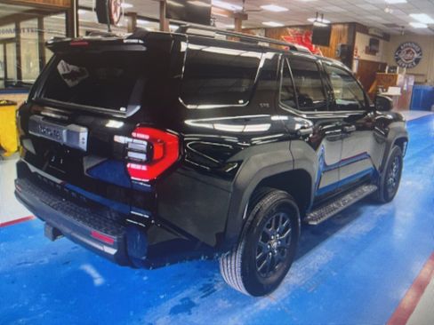 Used 2025 Toyota 4Runner SR5 image 3