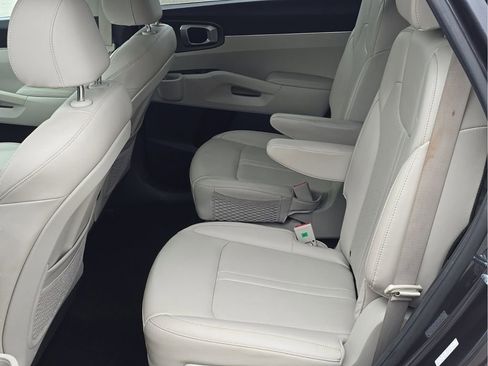 Used 2022 Kia Sorento EX image 15