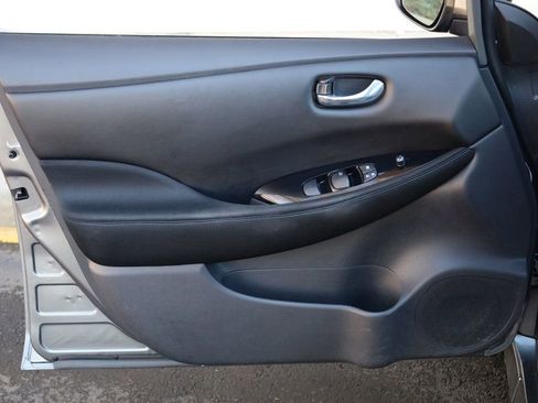 Used 2018 Nissan Leaf SV w/ SV Technology Package image 12