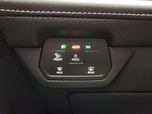 Certified 2024 Volkswagen Atlas SE FWD image 11