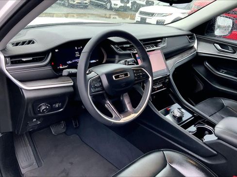 Used 2023 Jeep Grand Cherokee Limited w/ Black Appearance Package RWD image 16