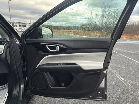 Used 2022 Jeep Compass Limited image 16