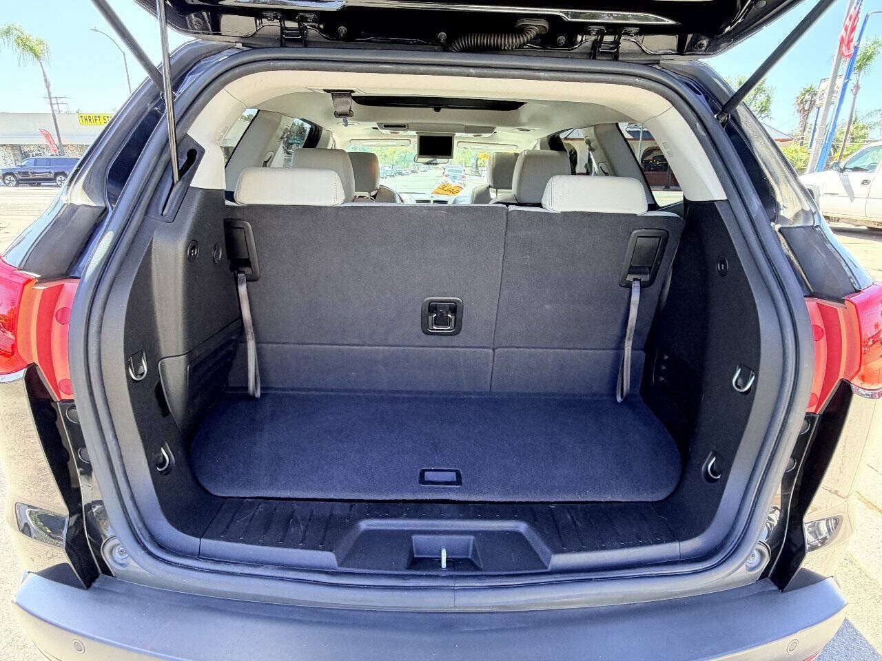 Used 2011 Chevrolet Traverse LTZ FWD image 17