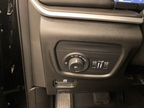 Used 2026 Jeep Grand Cherokee Limited image 17