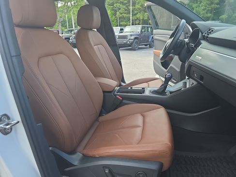 Used 2021 Audi Q3 2.0T Premium w/ Convenience Package AWD/4WD image 10