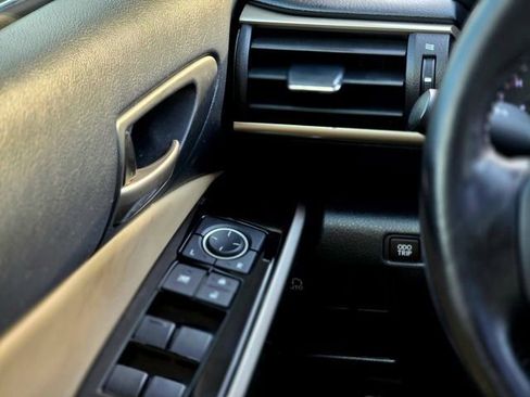 Used 2017 Lexus IS 200t image 16