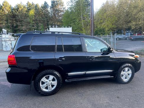 Used 2013 Toyota Land Cruiser image 3