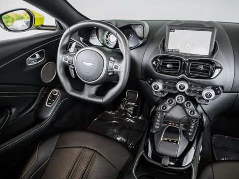 Used 2020 Aston Martin V8 Vantage Coupe RWD image 18