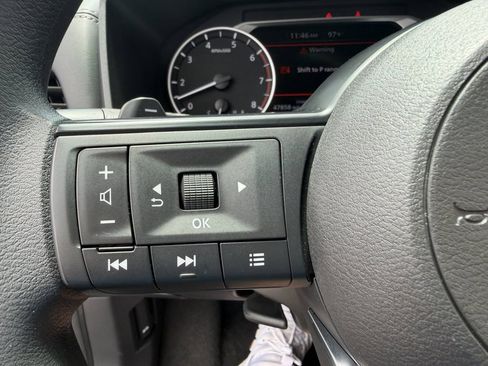 Used 2024 Nissan Rogue SV FWD image 17