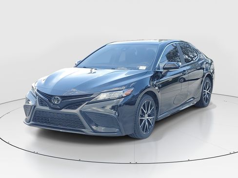 Used 2024 Toyota Camry SE FWD image 5