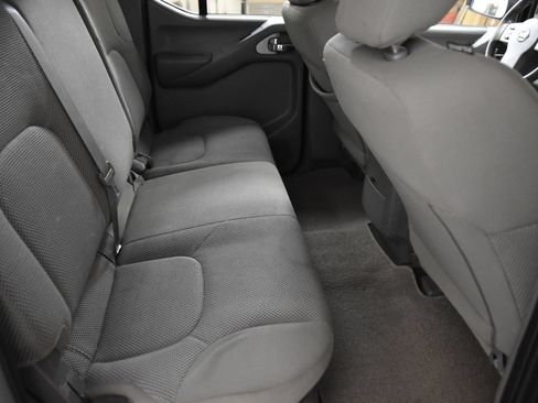 Used 2021 Nissan Frontier SV RWD image 31