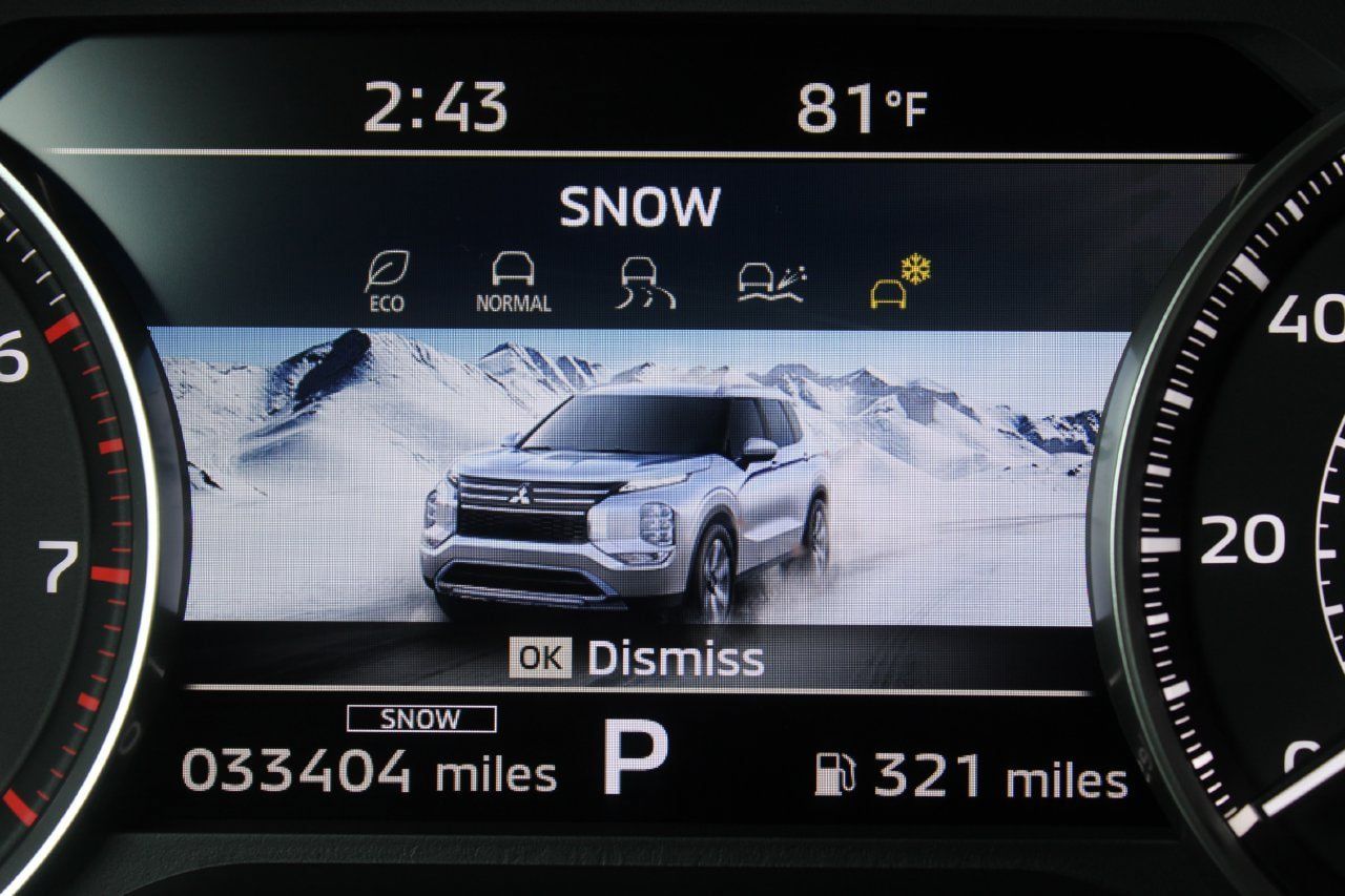 Used 2025 Mitsubishi Outlander SE FWD image 28