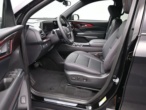 Used 2025 Chevrolet Traverse Z71 AWD/4WD image 9