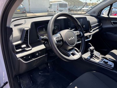 Used 2025 Kia Sportage LX FWD image 33