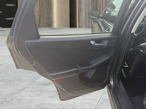 Used 2020 Ford Escape Titanium image 33