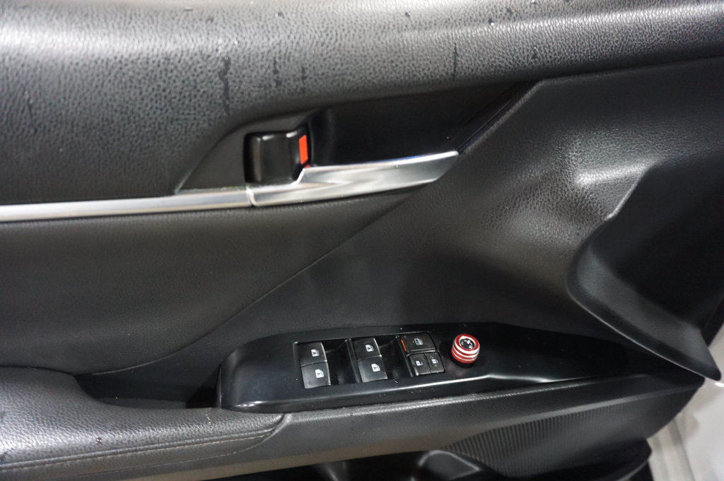 Used 2019 Toyota Camry XSE w/ Navigation Package FWD image 4