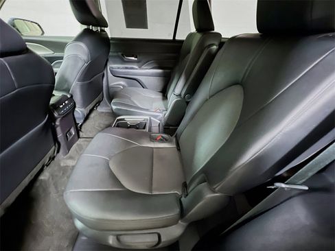 Certified 2025 Toyota Grand Highlander AWD image 22