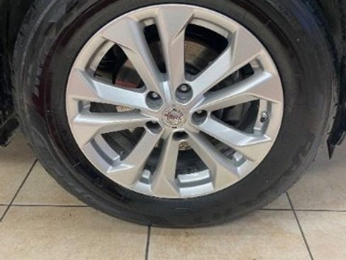 Used 2016 Nissan Rogue SV w/ SV Premium Package image 27