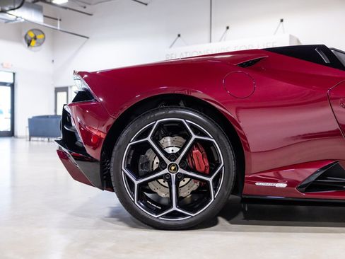 Used 2022 Lamborghini Huracan EVO RWD image 25