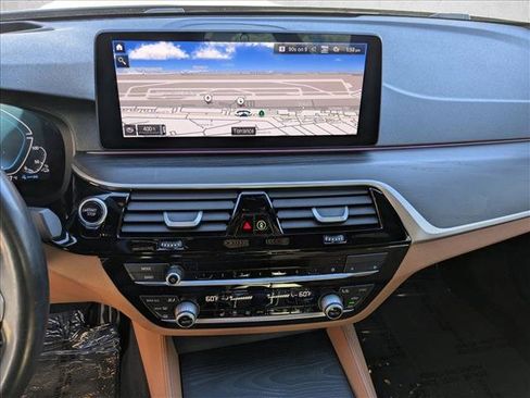 Used 2022 BMW 530e w/ Premium Package image 16