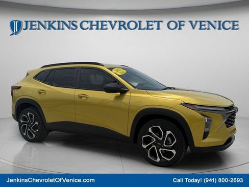 Used 2025 Chevrolet Trax RS w/ Driver Confidence Package FWD image 1