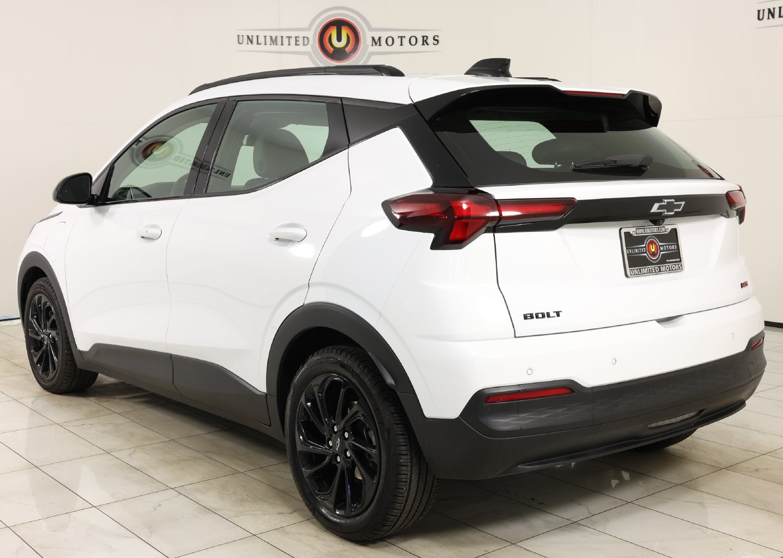 Used 2027 Chevrolet Bolt RS FWD image 4